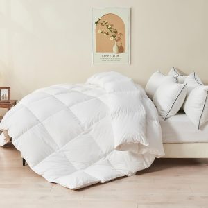 Down Comforter, Luxurious Fluffy Filling, Suitable for All Seasons