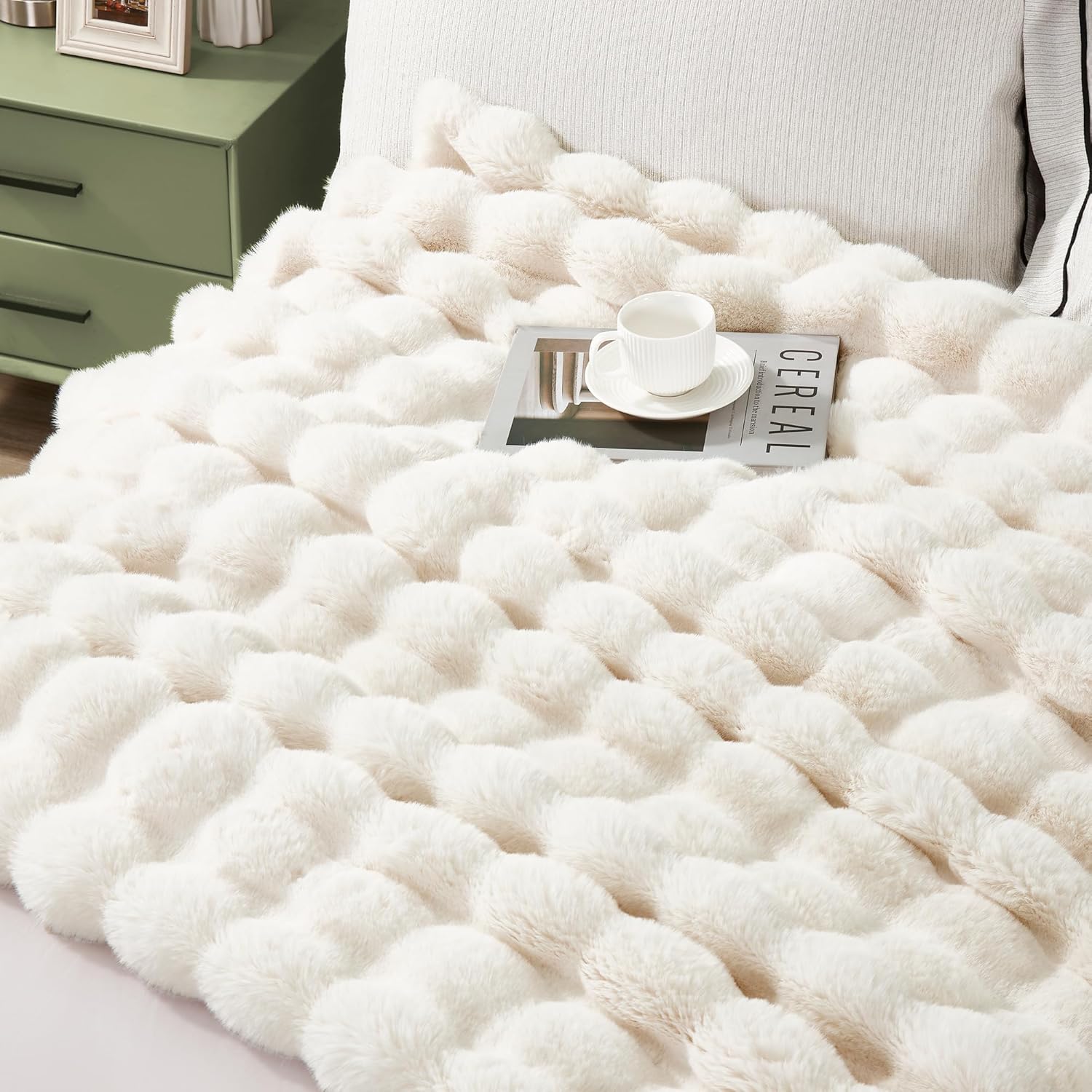 Double-sided faux fur blanket 50x60 inches, winter warm blanket - Image 2